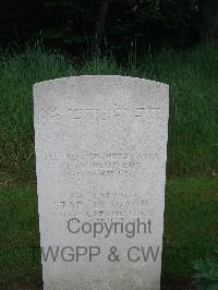 Etaples Military Cemetery - Stap Lyngdoh, 